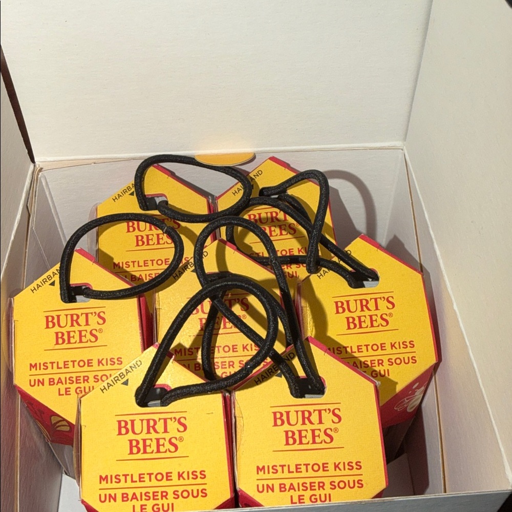 Burt's Bees Mistletoe Kiss pink box of 7 sets Hibiscus Lip Balm and Shimmer Holi